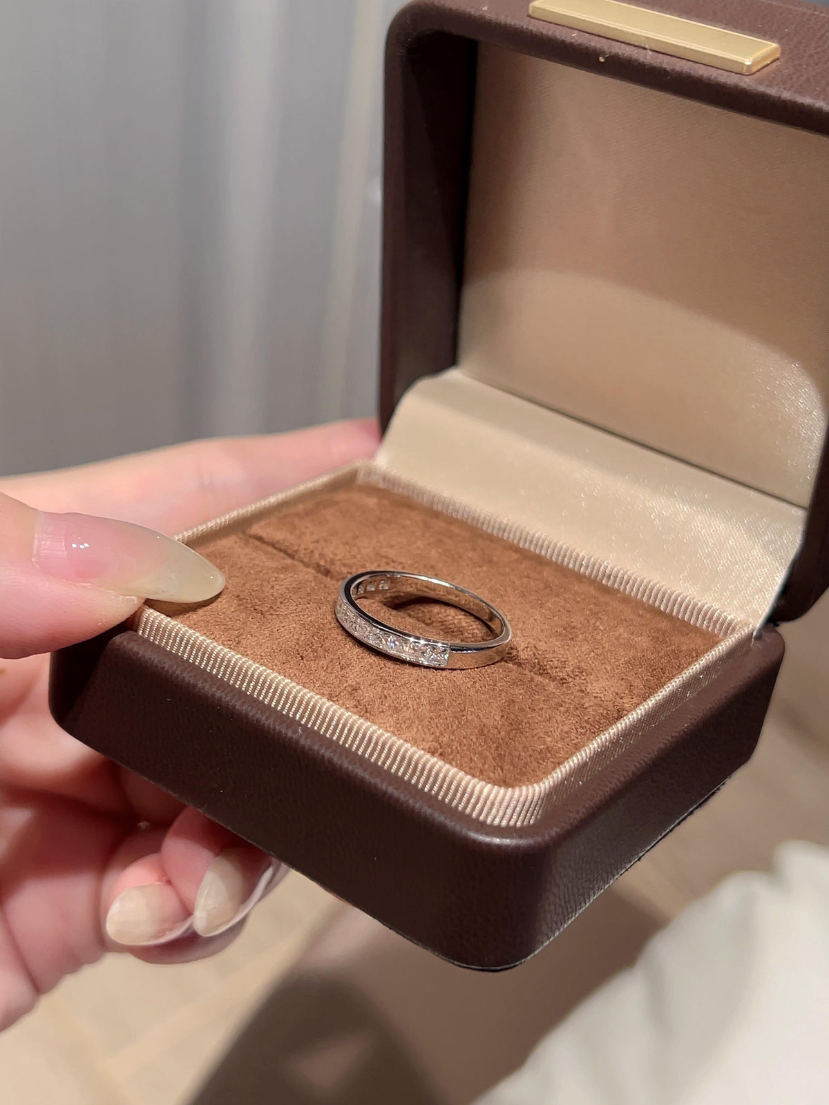 Carré · Princess-Cut Moissanite Band