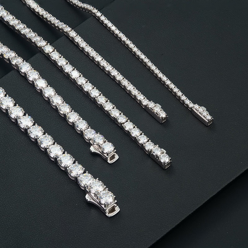 Classic Tennis Bracelet · Spring Clasp · White Gold