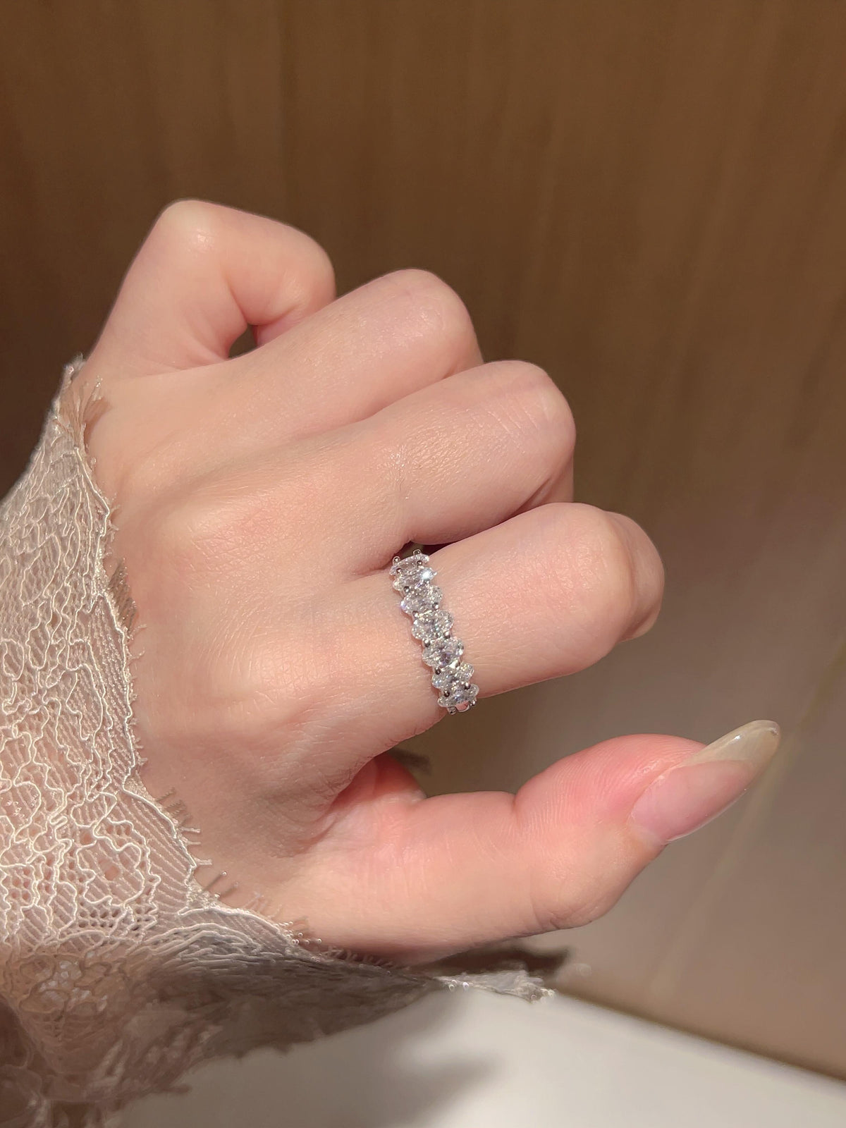 Ovale · 2.1 ct Oval Moissanite Seven-Stone Band