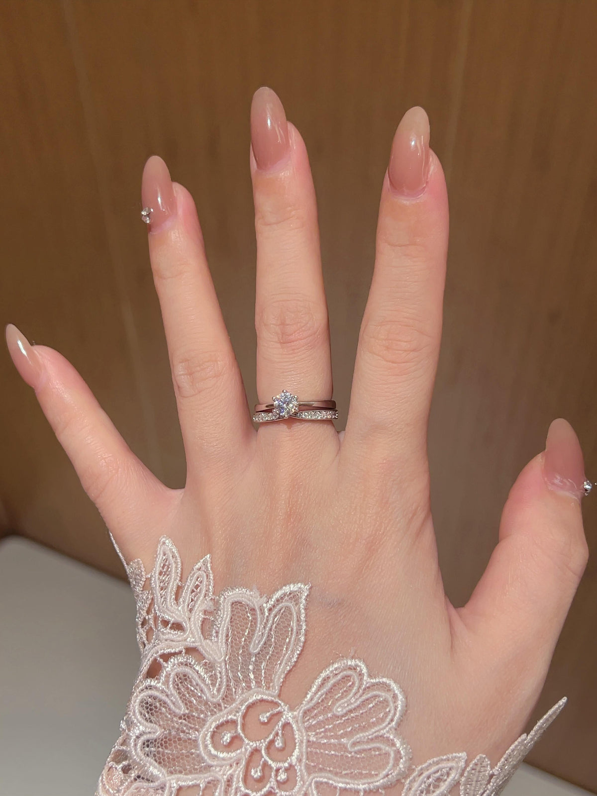 Croisé · Crossover Moissanite Band