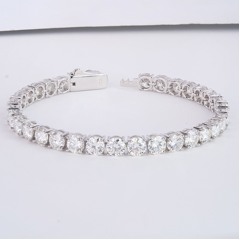 Classic Tennis Bracelet · Spring Clasp · White Gold