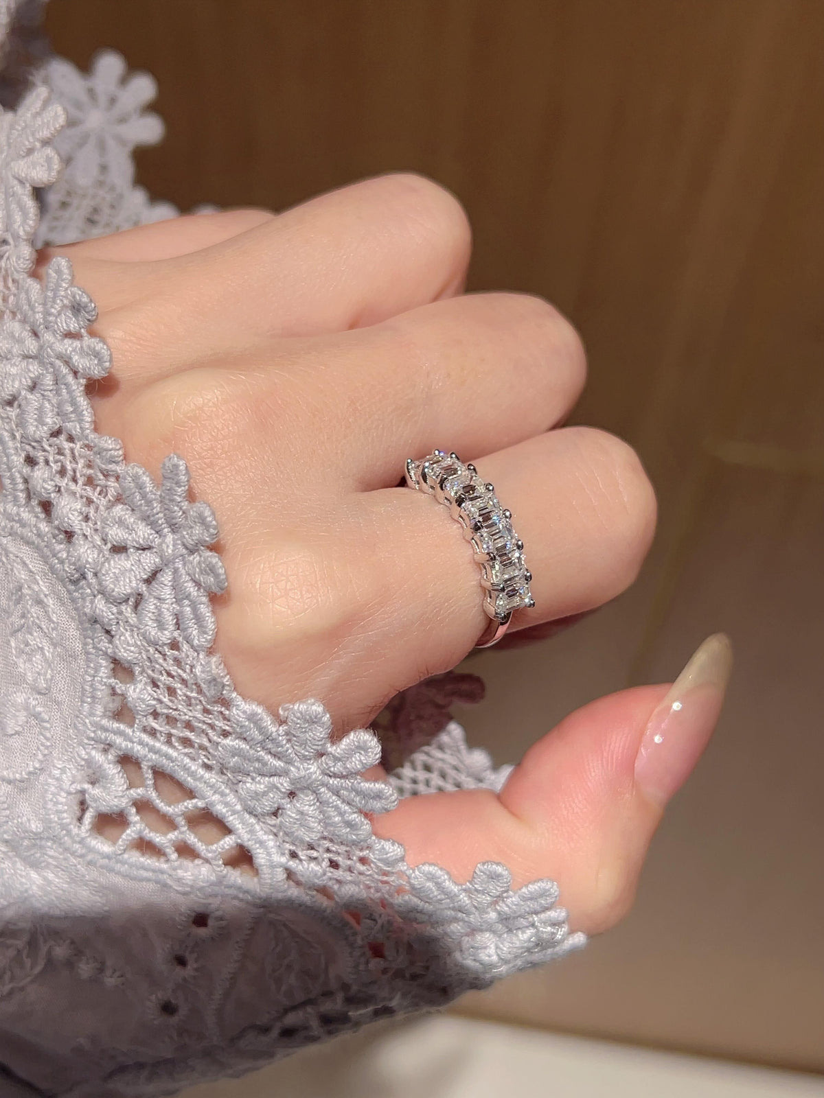 Éclat · Emerald-Cut Seven-Stone Band