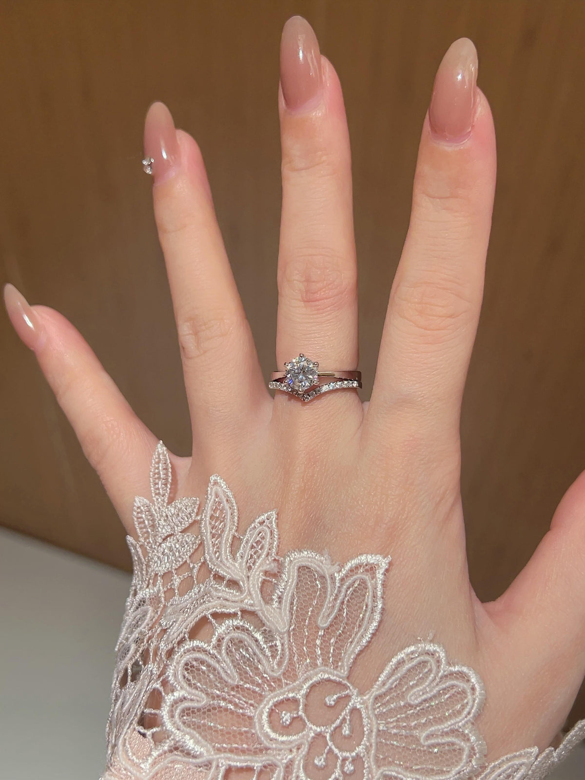 Croisé · Crossover Moissanite Band