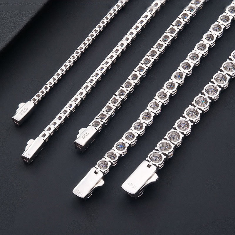 Classic Tennis Bracelet · Spring Clasp · White Gold