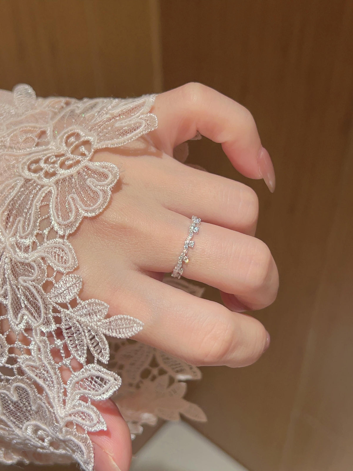 Dentelle · Lace Moissanite Eternity Band