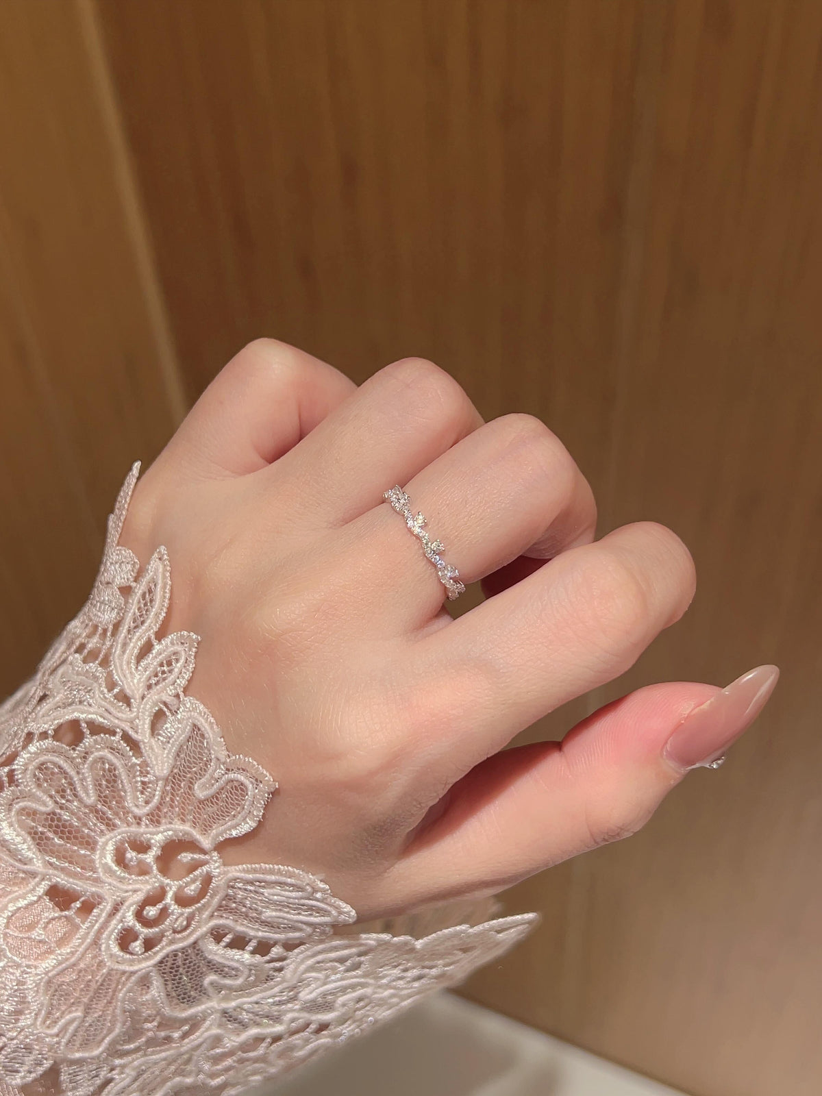 Dentelle · Lace Moissanite Eternity Band