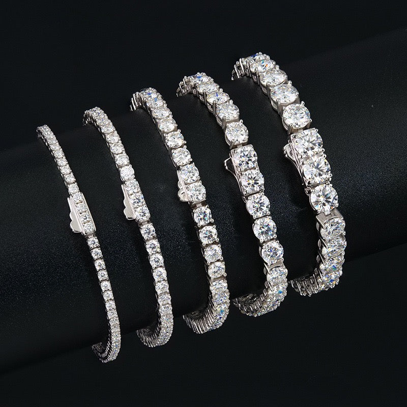 Classic Tennis Bracelet · Spring Clasp · White Gold