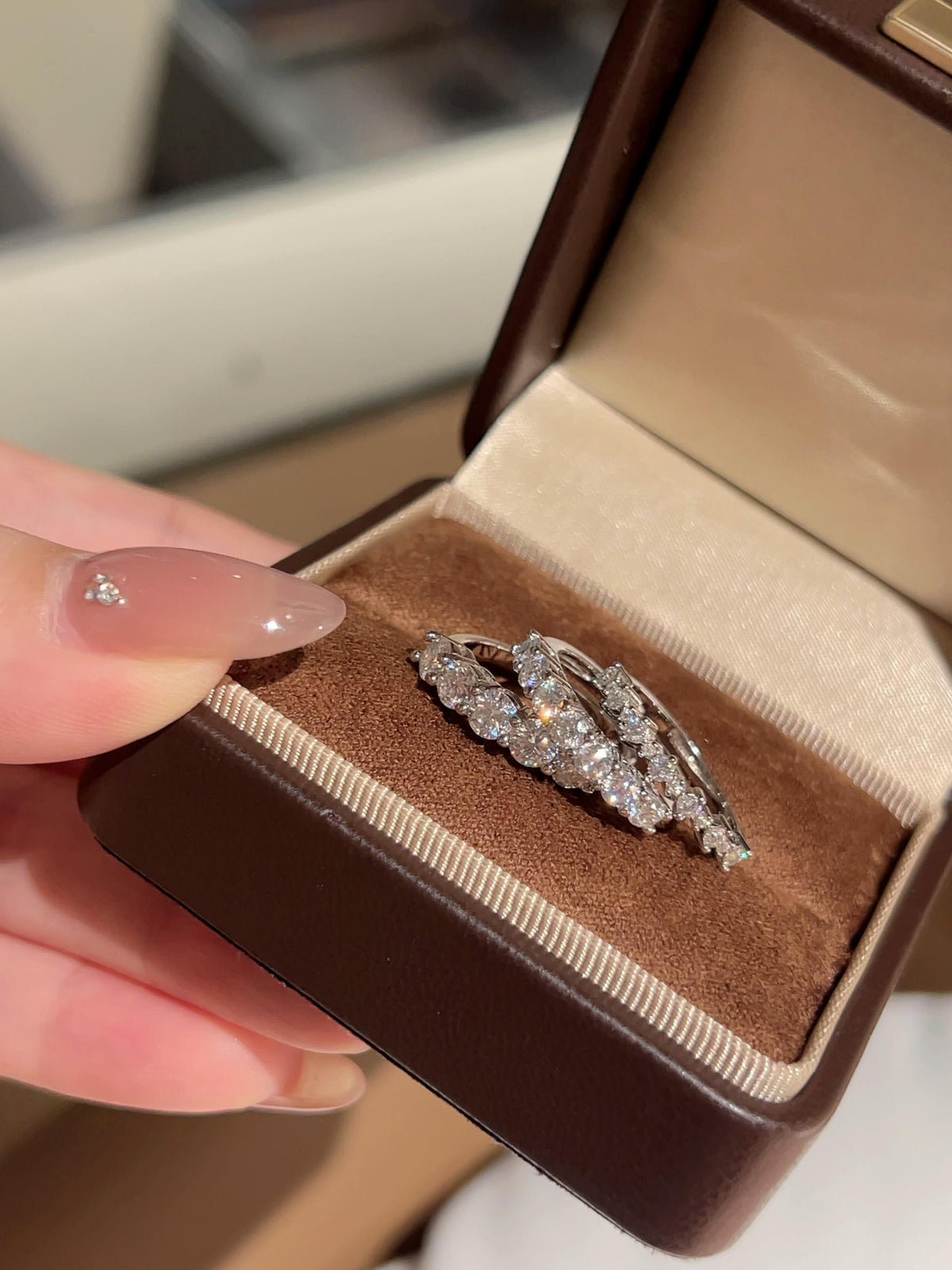 Sept · Seven-Stone Moissanite Band